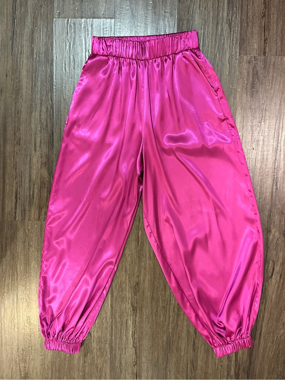 NWT Hemline Morgan Satin Harem Pants in Hot Pink. Size M